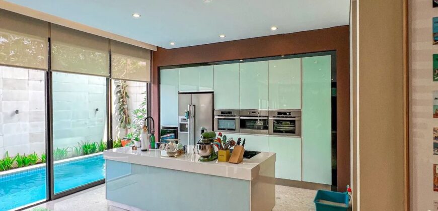 RUMAH MEWAH SIAP HUNI TROPICAL HOUSE