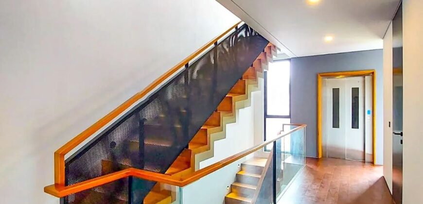 TOWNHOUSE KEMANG MODERN TROPICAL DESIGN SEMI FURNISHED