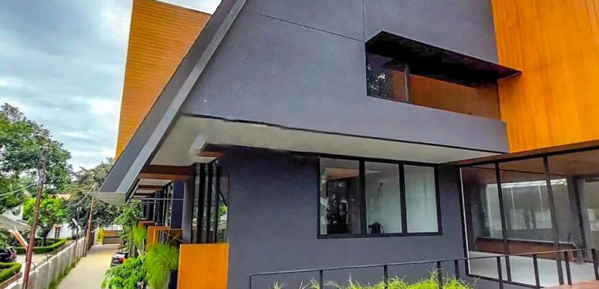 TOWNHOUSE KEMANG MODERN TROPICAL DESIGN SEMI FURNISHED