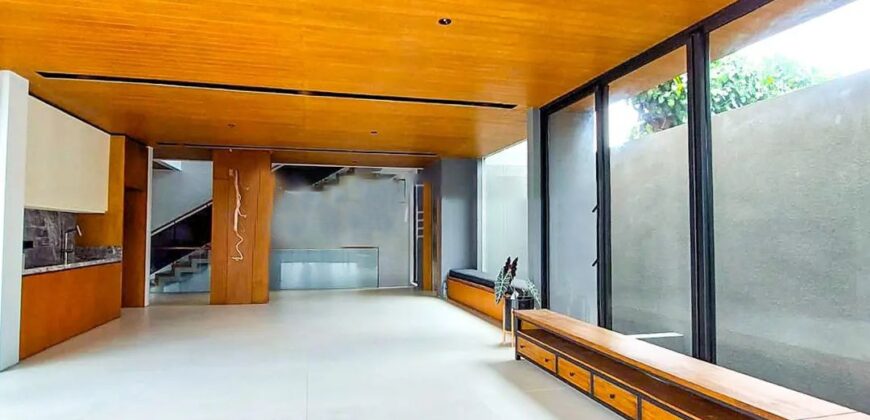 TOWNHOUSE KEMANG MODERN TROPICAL DESIGN SEMI FURNISHED