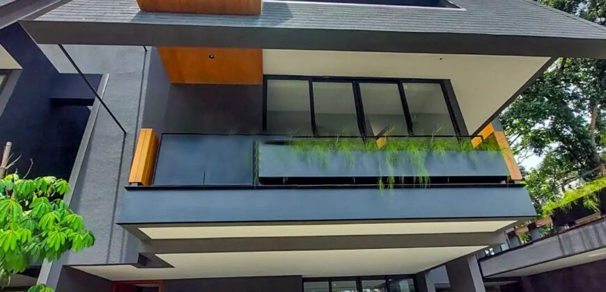 TOWNHOUSE KEMANG MODERN TROPICAL DESIGN SEMI FURNISHED