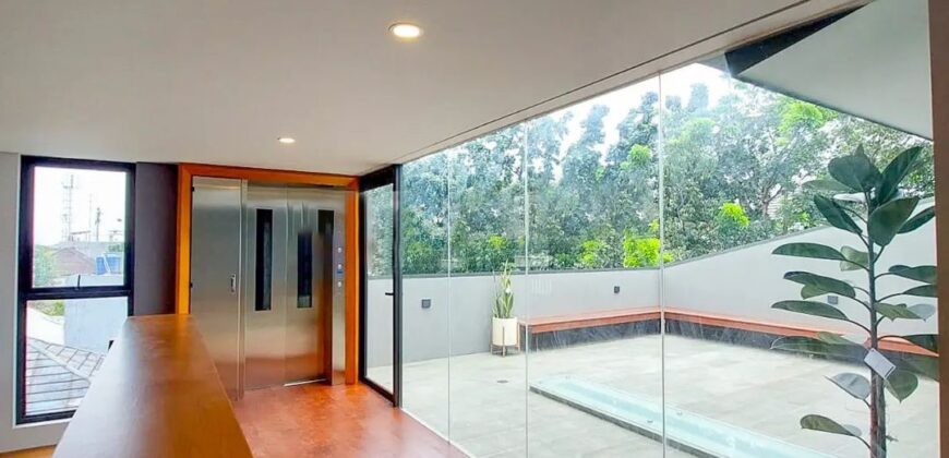 TOWNHOUSE KEMANG MODERN TROPICAL DESIGN SEMI FURNISHED