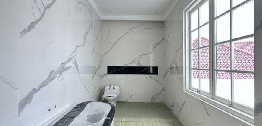 LUXURIOUS MODERN CLASSIC BRAND NEW HOUSE