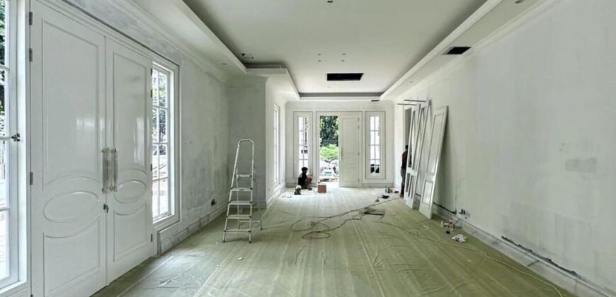 LUXURIOUS MODERN CLASSIC BRAND NEW HOUSE