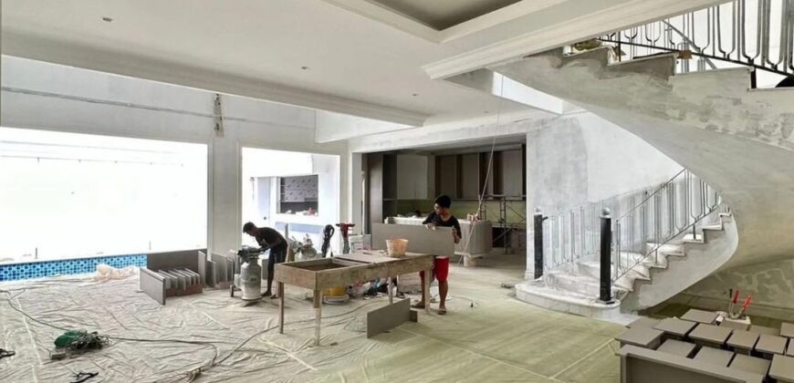 LUXURIOUS MODERN CLASSIC BRAND NEW HOUSE