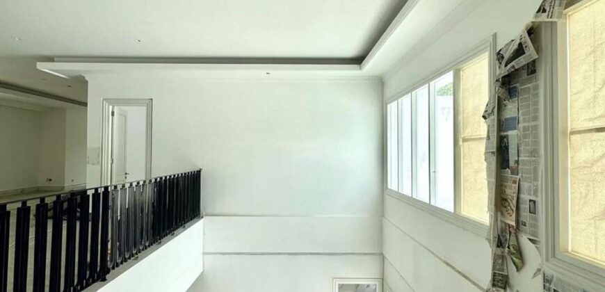 LUXURIOUS MODERN CLASSIC BRAND NEW HOUSE