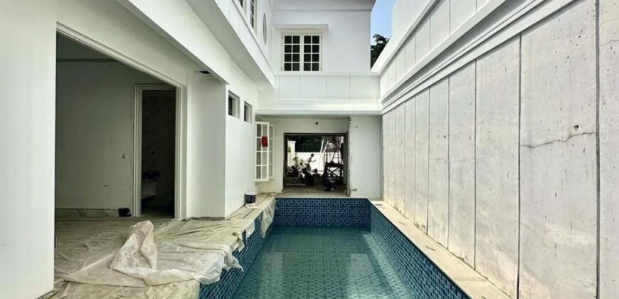 LUXURIOUS MODERN CLASSIC BRAND NEW HOUSE