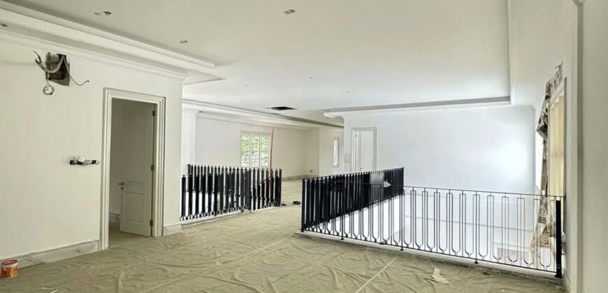 LUXURIOUS MODERN CLASSIC BRAND NEW HOUSE