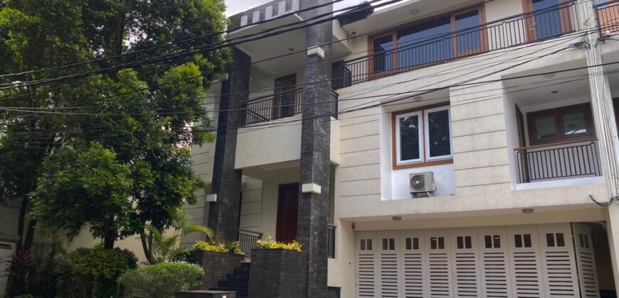 Townhouse Exclusive Kawasan Antasari 5 Bedrooms