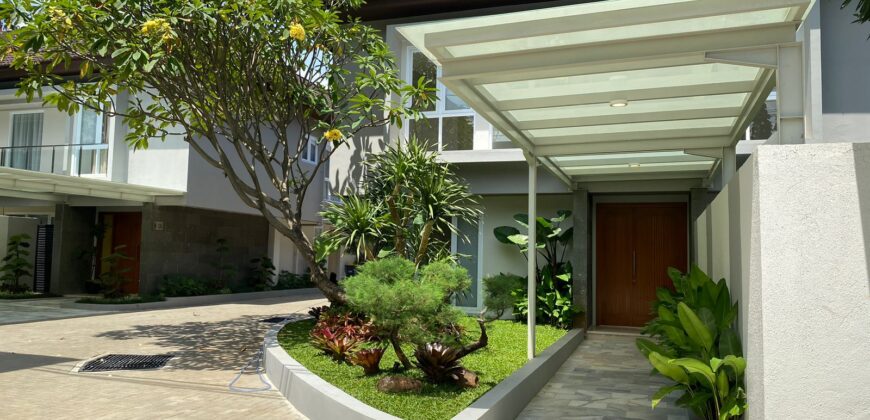 Disewakan Rumah Dalam Townhouse Kawasan Antasari