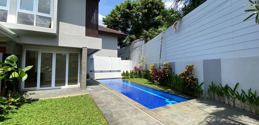 Disewakan Rumah Dalam Townhouse Kawasan Antasari