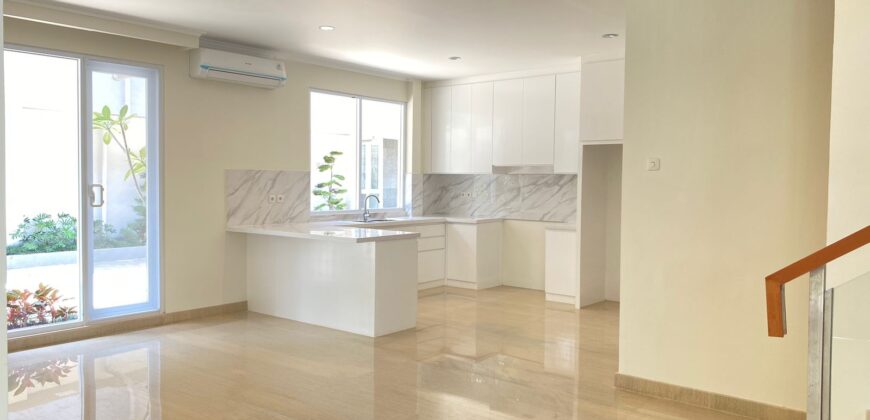 Disewakan Rumah Dalam Townhouse Kawasan Antasari