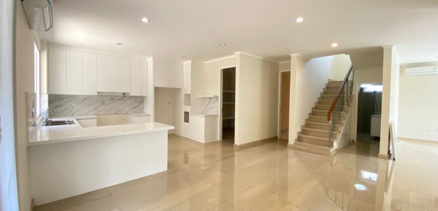 Disewakan Rumah Dalam Townhouse Kawasan Antasari