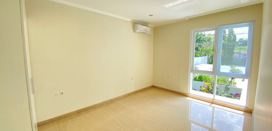 Disewakan Rumah Dalam Townhouse Kawasan Antasari