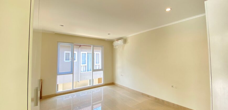 Disewakan Rumah Dalam Townhouse Kawasan Antasari