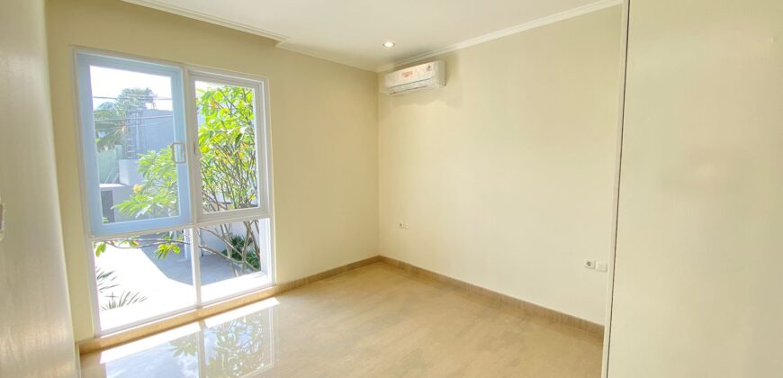 Disewakan Rumah Dalam Townhouse Kawasan Antasari