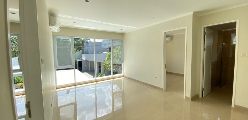 Disewakan Rumah Dalam Townhouse Kawasan Antasari