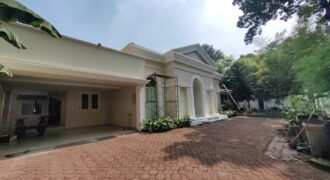 Rumah Disewakan Taman Besar