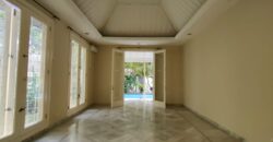 Rumah Disewakan Taman Besar