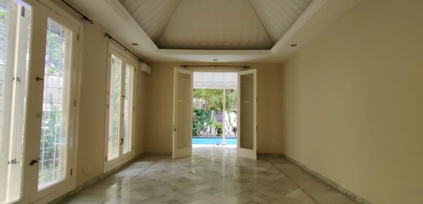 Rumah Disewakan Taman Besar