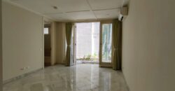 Rumah Disewakan Taman Besar