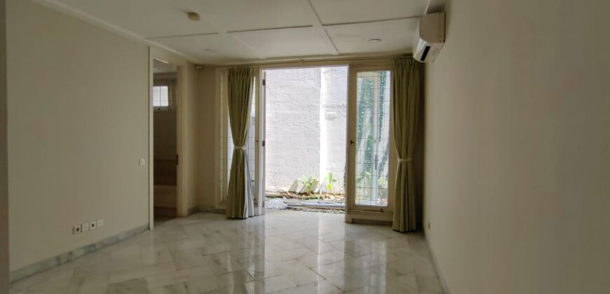 Rumah Disewakan Taman Besar