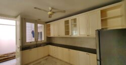 Rumah Disewakan Taman Besar
