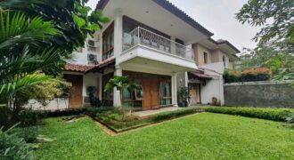RUMAH TERAWAT, SIAP HUNI, DI LINGKUNGAN ELIT