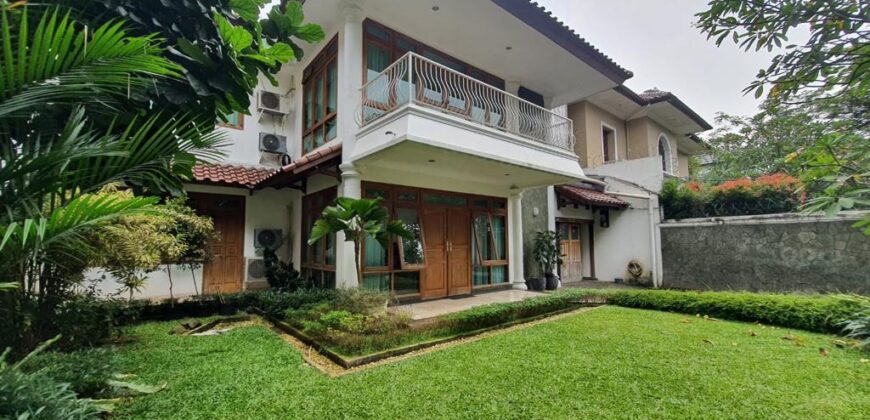 RUMAH TERAWAT, SIAP HUNI, DI LINGKUNGAN ELIT