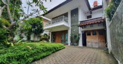RUMAH TERAWAT, SIAP HUNI, DI LINGKUNGAN ELIT