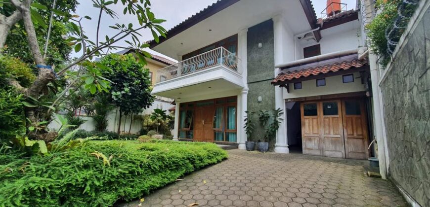 RUMAH TERAWAT, SIAP HUNI, DI LINGKUNGAN ELIT