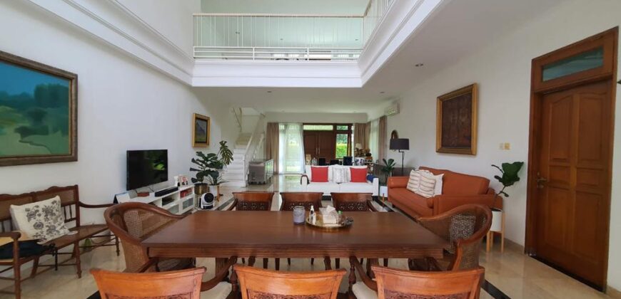 RUMAH TERAWAT, SIAP HUNI, DI LINGKUNGAN ELIT