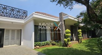 Rumah modern exclusive di Komplek Simprug