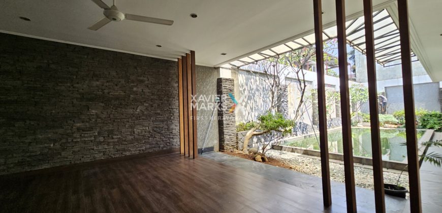 Rumah modern exclusive di Komplek Simprug