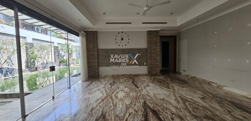 Rumah modern exclusive di Komplek Simprug