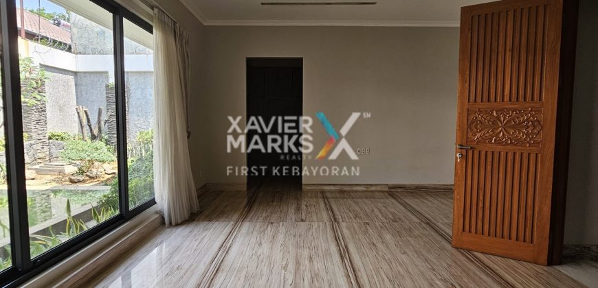 Rumah modern exclusive di Komplek Simprug