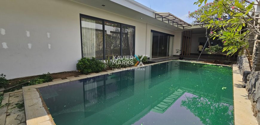 Rumah modern exclusive di Komplek Simprug