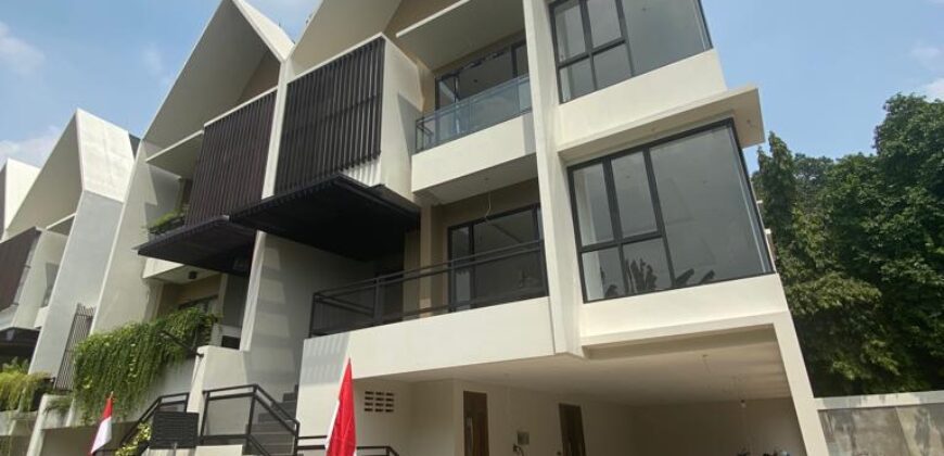 Townhouse Kawasan Exclusive Kemang