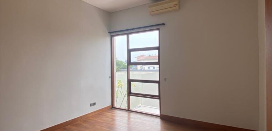 RUMAH KEMANG DALAM TOWNHOUSE AREA TENANG