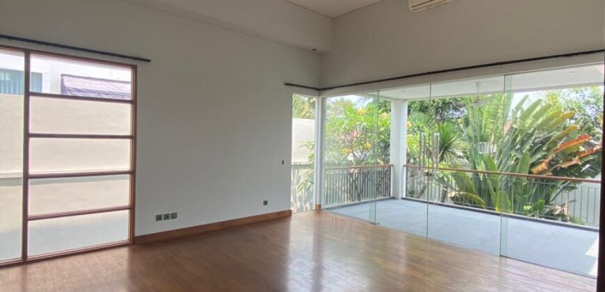 RUMAH KEMANG DALAM TOWNHOUSE AREA TENANG