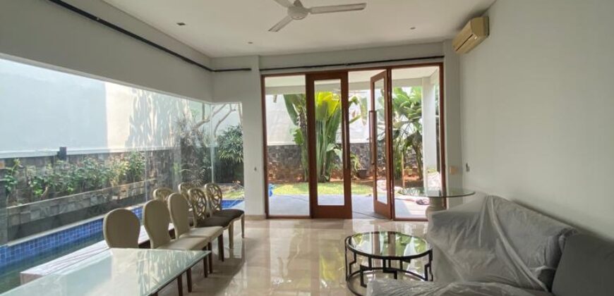 RUMAH KEMANG DALAM TOWNHOUSE AREA TENANG