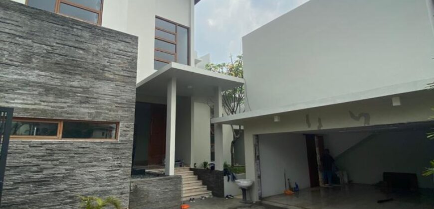 RUMAH KEMANG DALAM TOWNHOUSE AREA TENANG