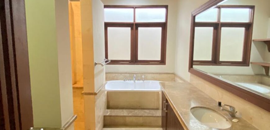 Disewakan Rumah Exclusive Bangunan Terawat