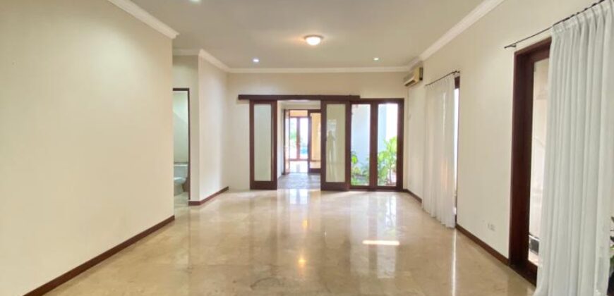Disewakan Rumah Exclusive Bangunan Terawat