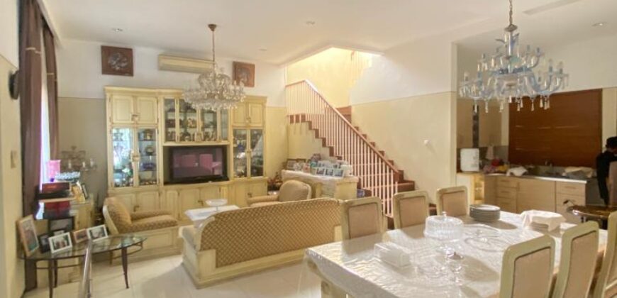 Dijual Rumah Dalam Townhouse Kawasan Kemang