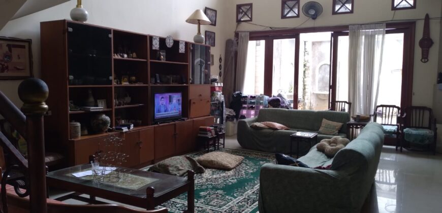Dijual Rumah Dengan Lokasi Strategis di Kebayoran Baru