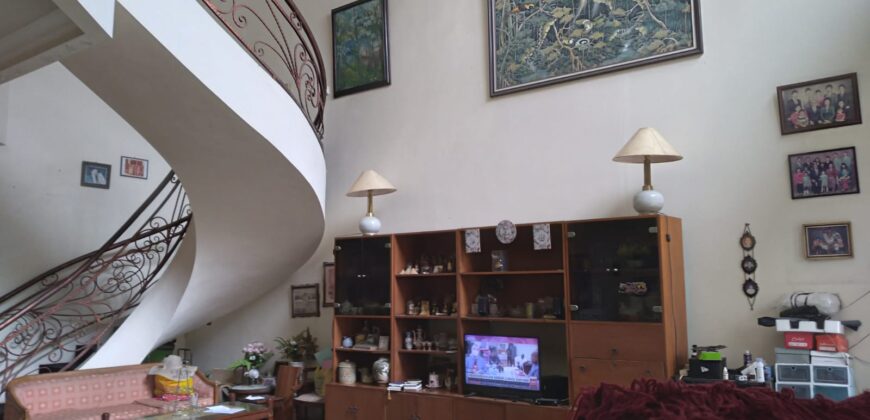 Dijual Rumah Dengan Lokasi Strategis di Kebayoran Baru