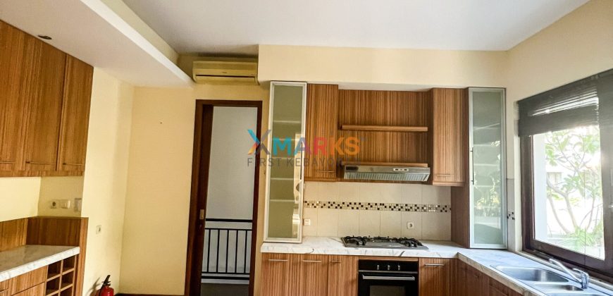 Townhouse Kemang lokasi dekat Kemang raya strategis Harga siap rugi