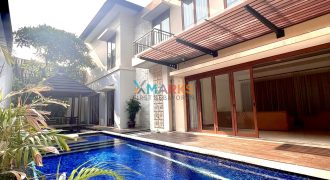 Townhouse Kemang lokasi dekat Kemang raya strategis Harga siap rugi