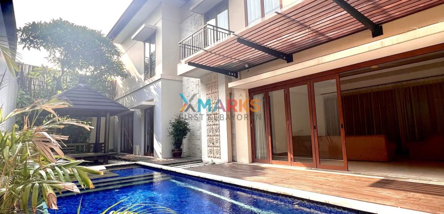 Townhouse Kemang lokasi dekat Kemang raya strategis Harga siap rugi